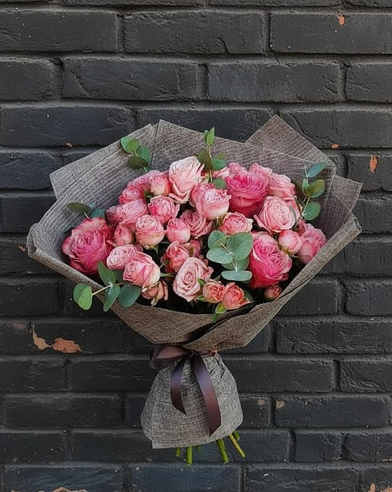 Букет цветов из: Розы в Пласте