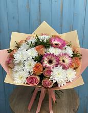 Букет цветов из:  Розы, Герберы и Хризантемы в Пласте