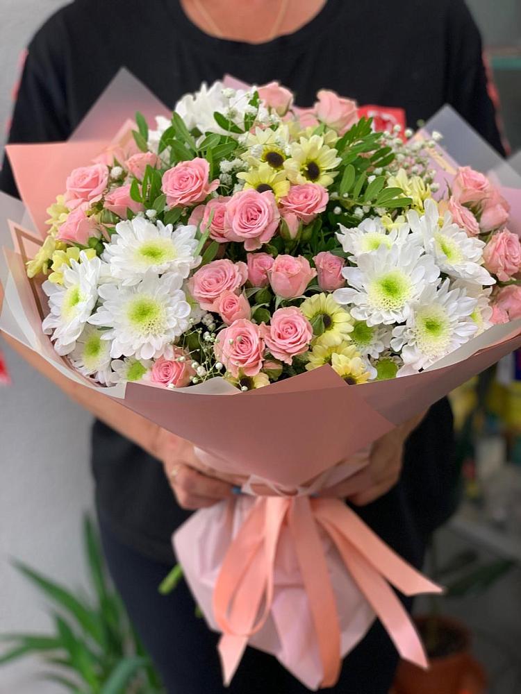 Букет цветов из: Розы и Хризантемы в Пласте
