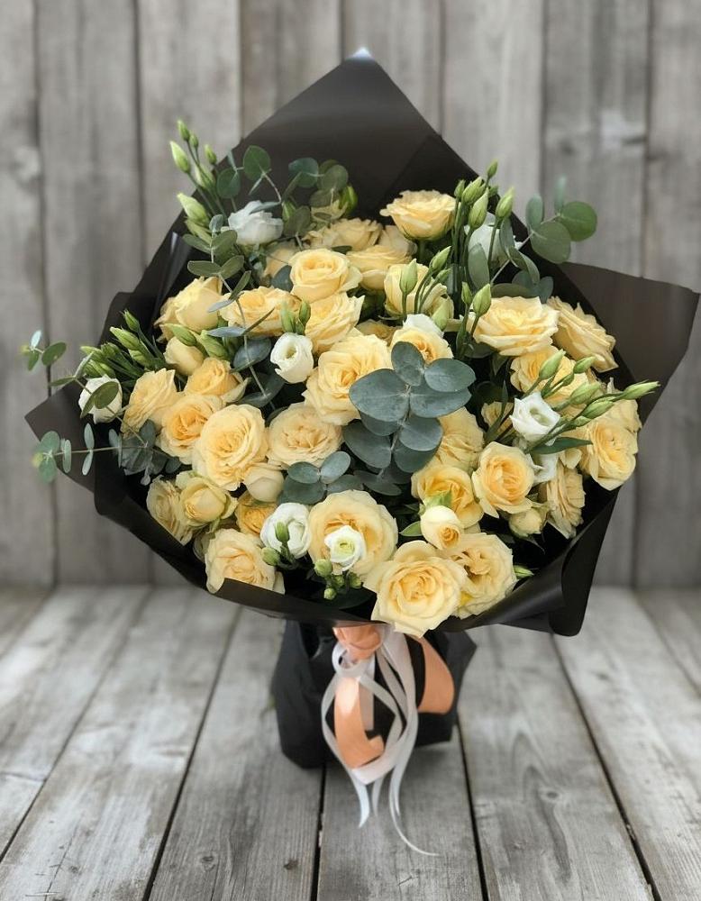 Букет цветов из: Розы и Лизиантусы в Пласте