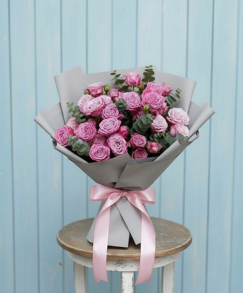 Букет цветов из: Розы в Пласте