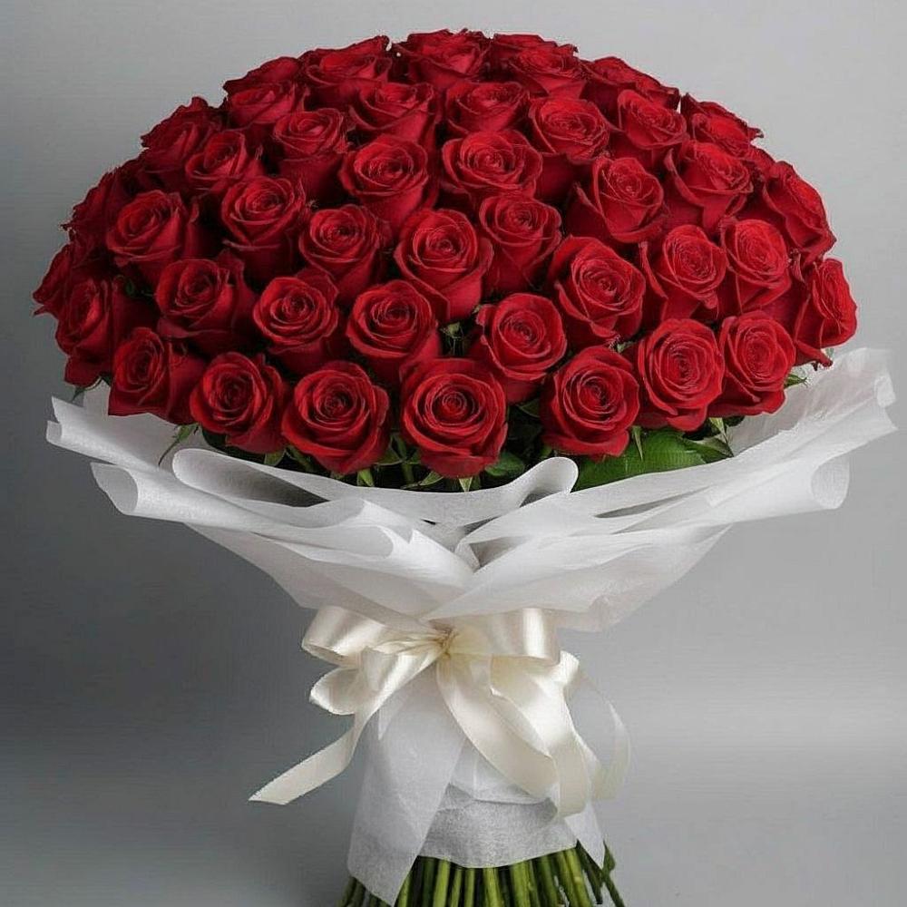 Букет 101 Красная роза Блэк Мэджик в Пласте