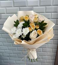 Букет цветов из:  Розы и Хризантемы в Пласте