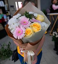 Букет цветов из:  Герберы, Розы и Хризантемы в Пласте