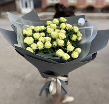 Букет Белые кустовые розы Солинеро в Пласте