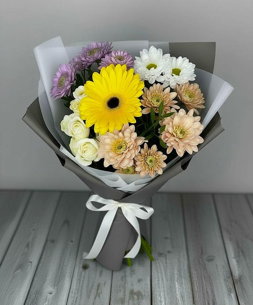 Букет цветов из: Розы, Герберы и Хризантемы в Пласте