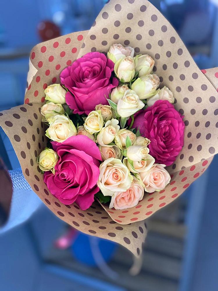 Букет цветов из: Розы в Пласте