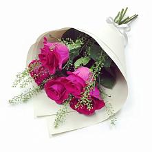 Букет цветов из:  Розы в Пласте