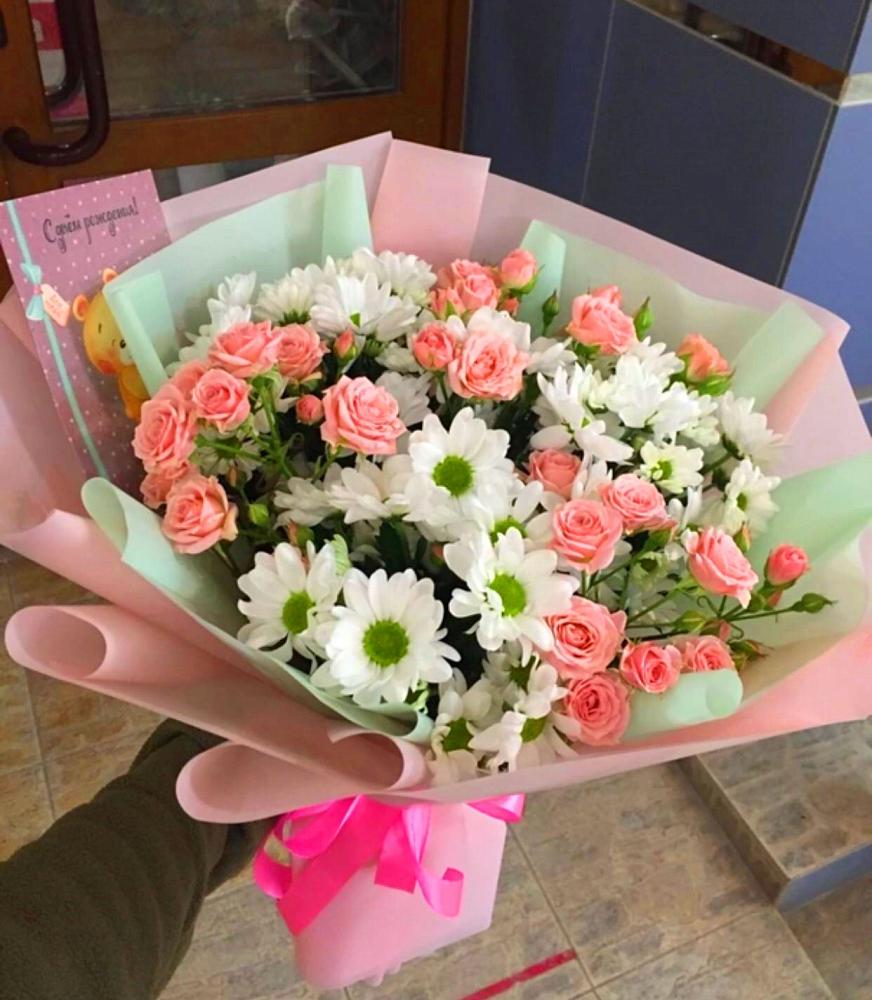 Букет цветов из: Розы и Хризантемы в Пласте