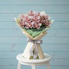 Букет цветов из:  Орхидеи и Розы в Пласте