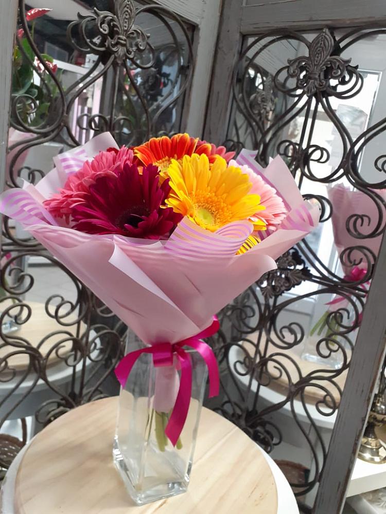 Букет цветов из: Герберы в Пласте