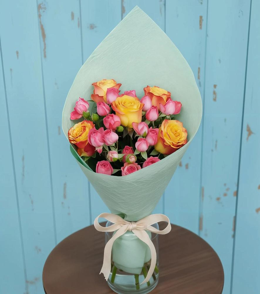 Букет цветов из: Розы в Пласте