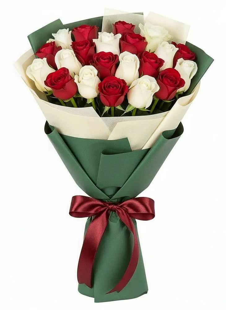 Букет Микс из красных и белых роз в Пласте