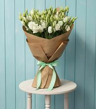 Букет цветов из:  Лизиантусы в Пласте