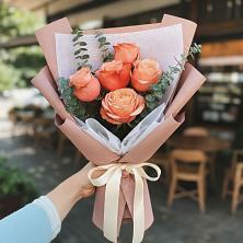 Букет цветов из:  Розы в Пласте