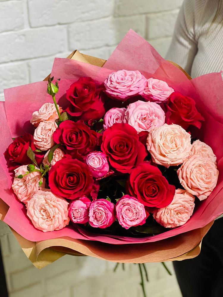Букет цветов из: Розы в Пласте