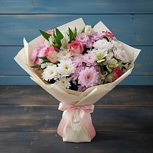 Букет цветов из:  Хризантемы, Альстромерии и Розы в Пласте