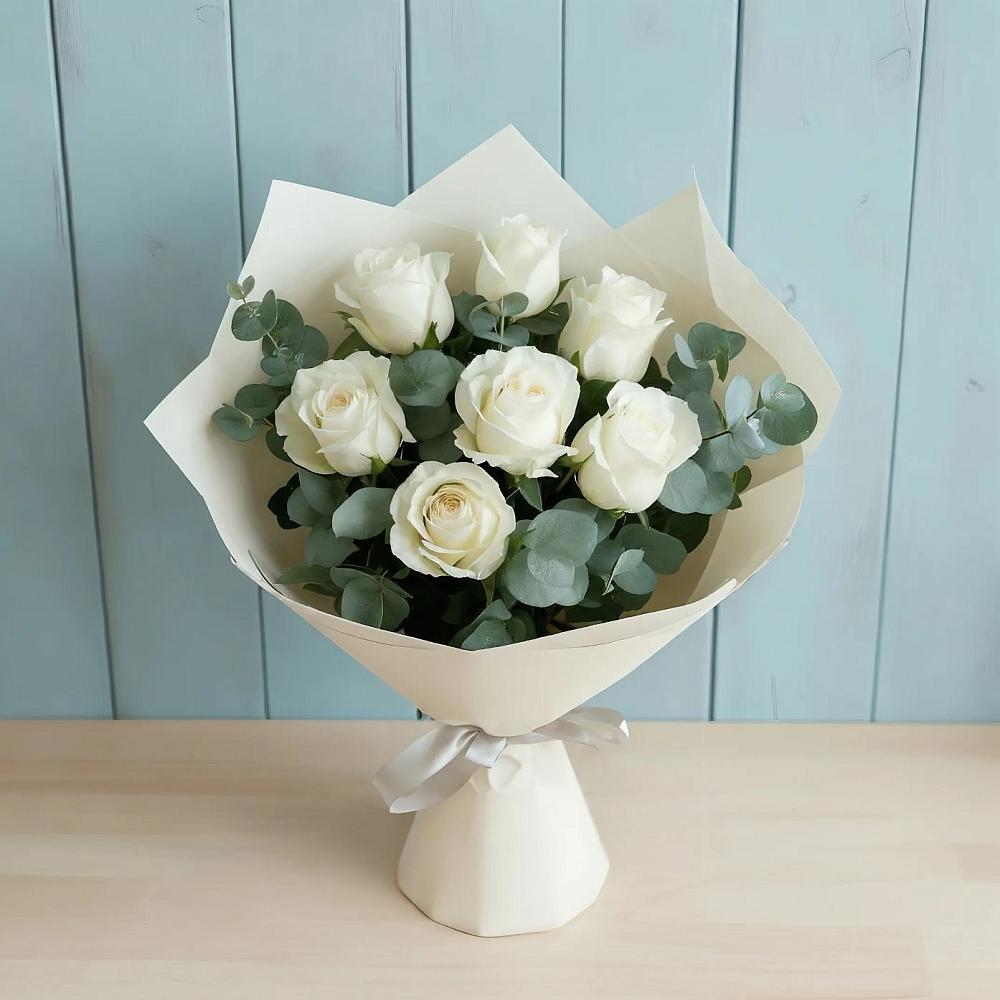 Букет Белые розы в Эвкалипте в Пласте