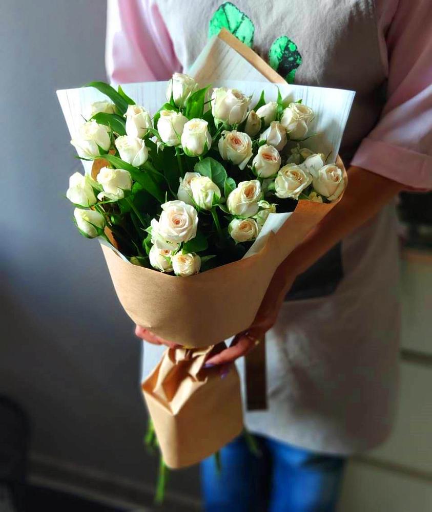 Букет цветов из: Розы в Пласте