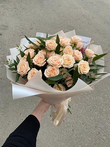 Букет Кремовые розы Латте в Пласте