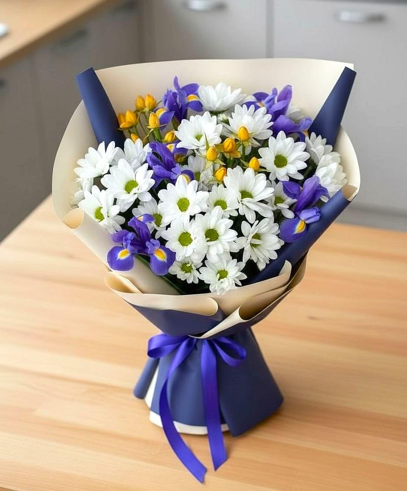 Букет цветов из: Розы, Ирисы и Хризантемы в Пласте