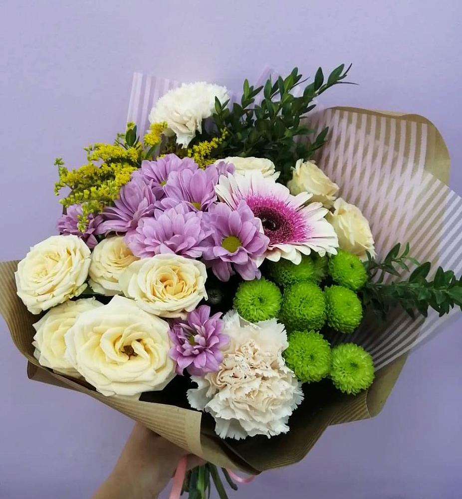 Букет цветов из: Хризантемы, Розы, Гвоздики и Герберы в Пласте