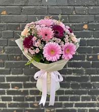 Букет цветов из:  Герберы и Хризантемы в Пласте
