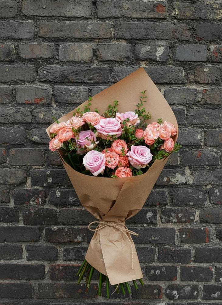 Букет цветов из: Розы в Пласте