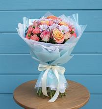 Букет цветов из:  Хризантемы и Розы в Пласте