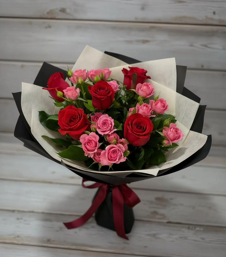 Букет цветов из: Розы в Пласте