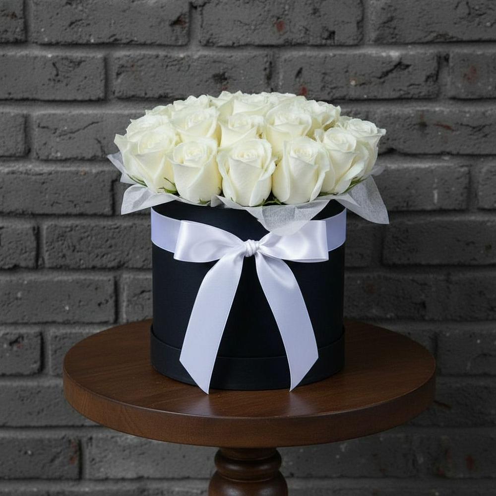 Цветочная композиция из Розы в шляпной коробке в Пласте