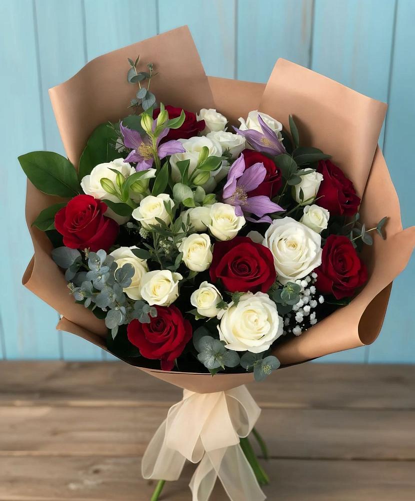 Букет цветов из: Розы и Альстромерии в Пласте