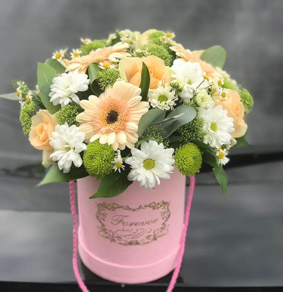 Цветочная композиция из Розы, Герберы и Хризантемы в шляпной коробке в Пласте