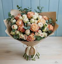 Букет цветов из:  Альстромерии и Розы в Пласте