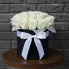 Цветочная композиция из Розы в шляпной коробке в Пласте