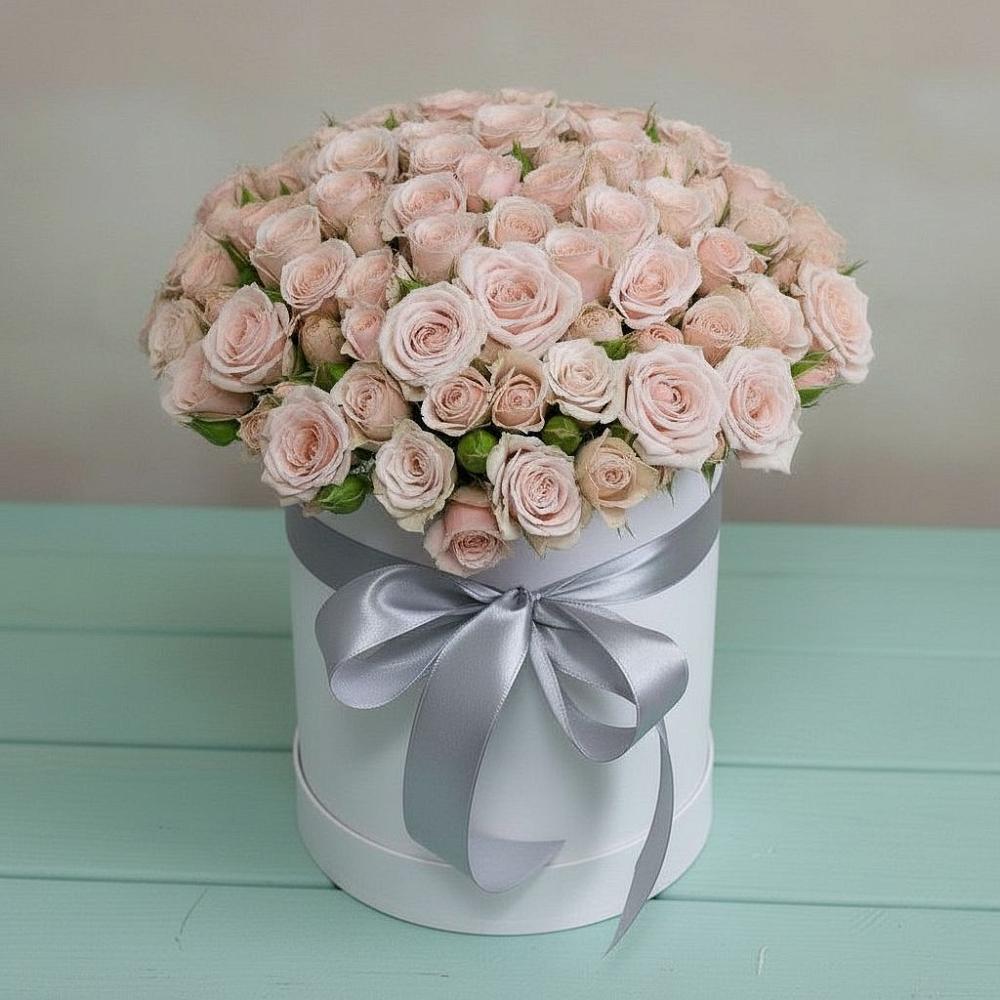 Цветочная композиция из Розы в шляпной коробке в Пласте