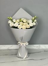 Букет цветов из:  Розы и Лизиантусы в Пласте